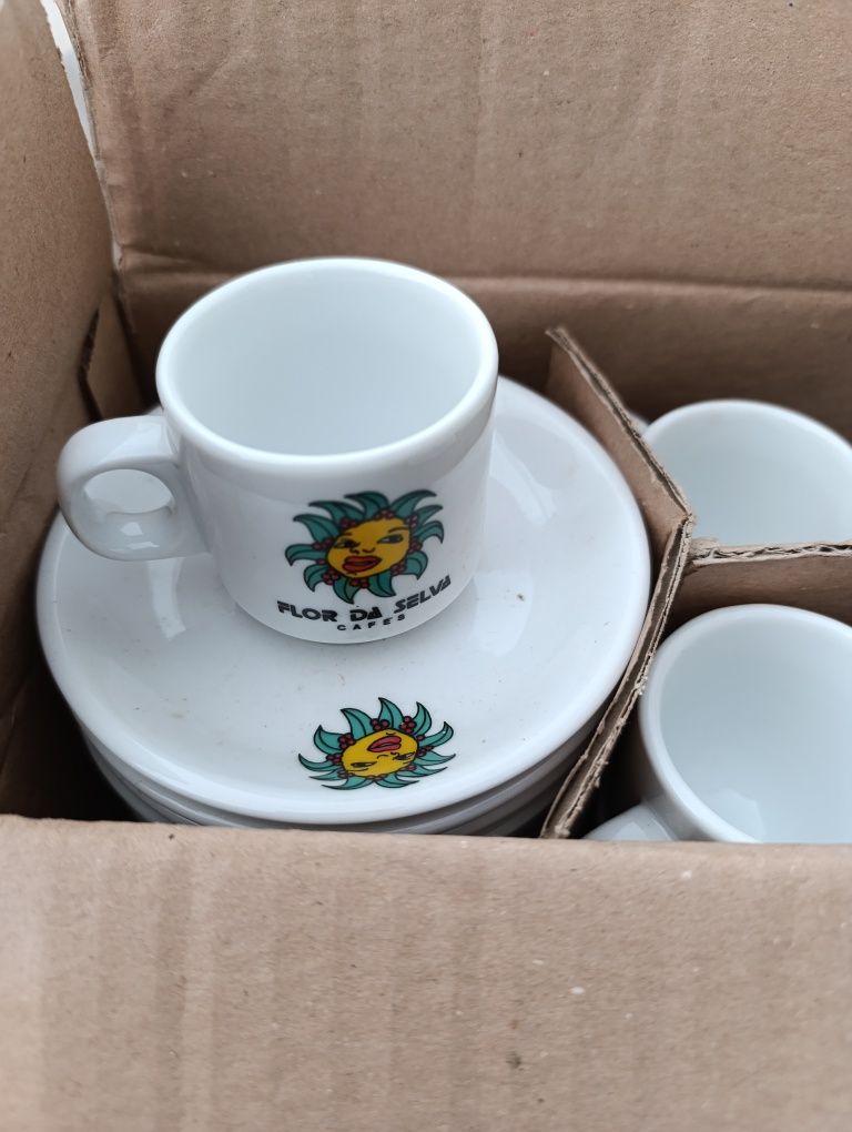 Vendo conj. de 6 chávenas de café nunca usados e ofereço um cinzeiro
