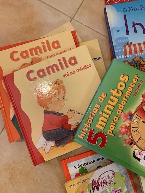 Livros de historias e 1ºlivro inglês para crianças. 23 livros