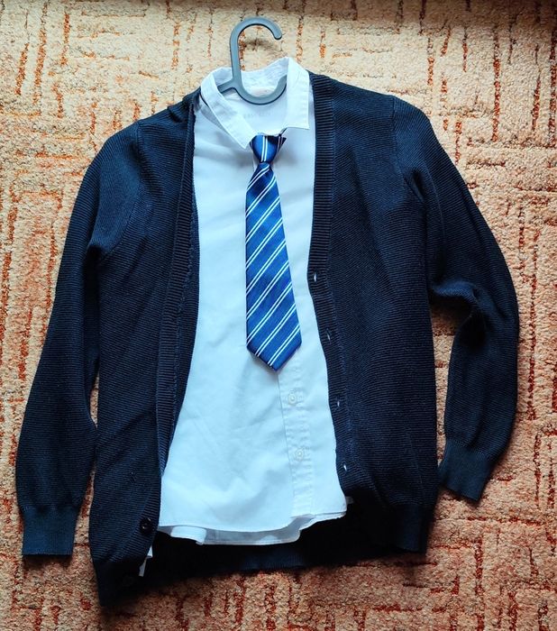 Koszula biała chłopięca + sweter 134