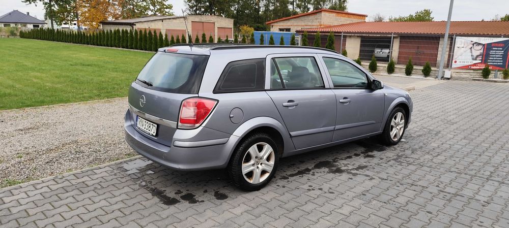 Opel Astra H kombi 1.6 benzyna 2009r + dodatkowe koła