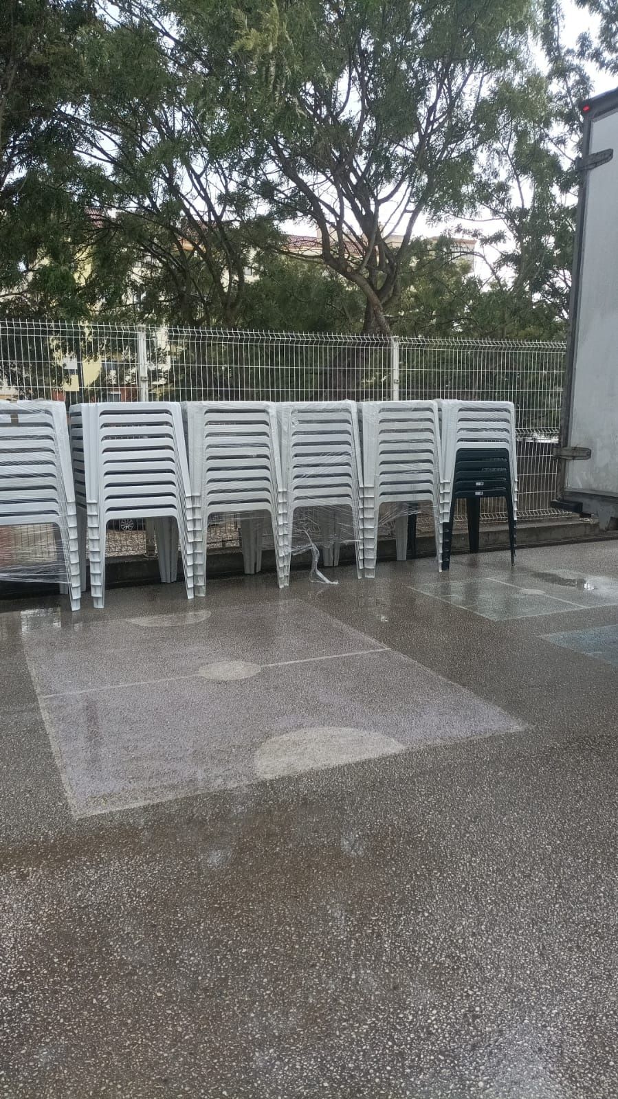 Aluguer Mesas e Cadeiras para Festas