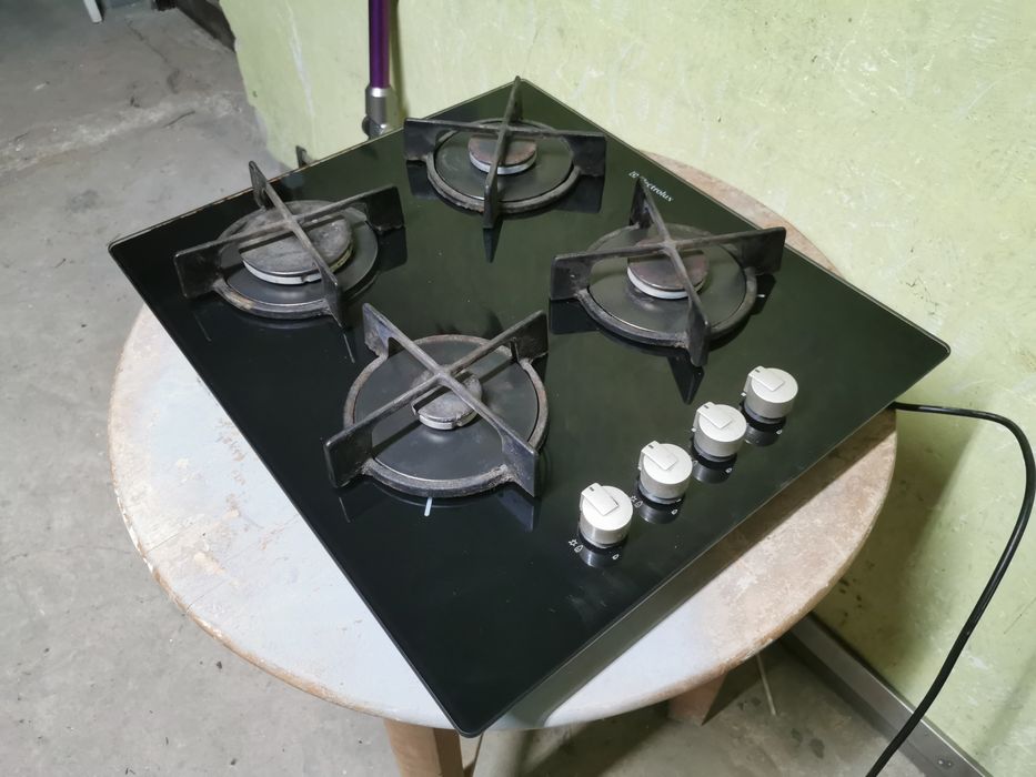 Płyta gazowa ELECTROLUX, czarna szklana. 4 palnikowa