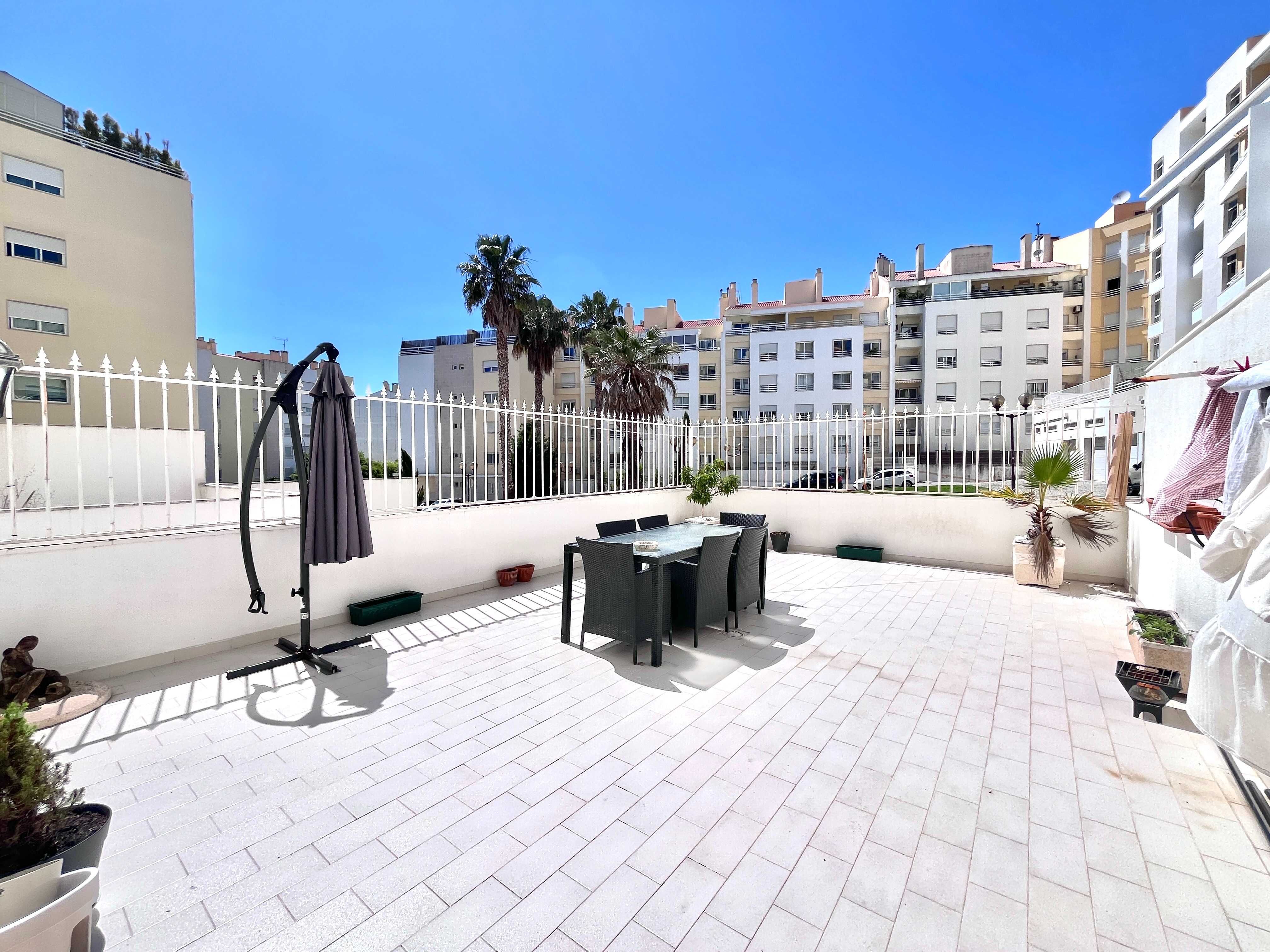 Apartamento com terraço Jardins da Parede