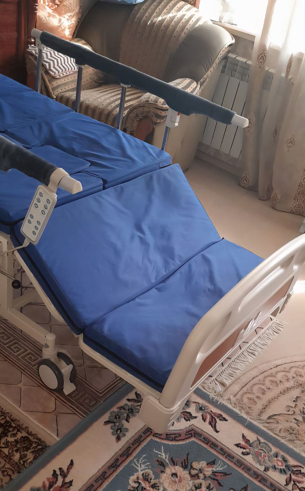Медичне ліжко для лежачого хворого з туалетом і функцією повороту