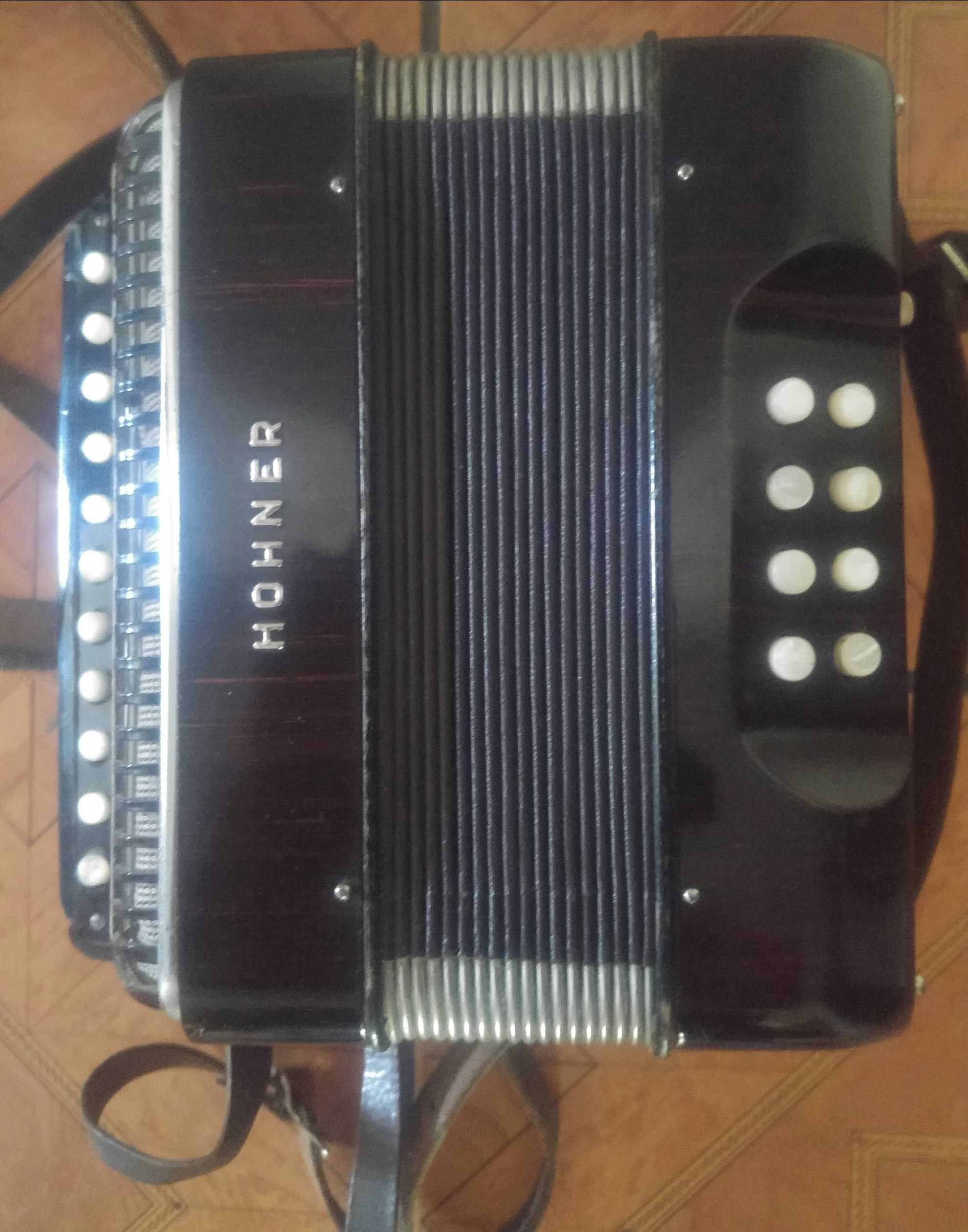 HOHNER HELIGONKA produkcji niemieckiej.