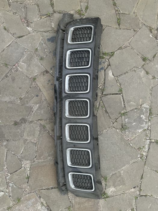 Решітка рідіатора grill Jeep Compass 17-21