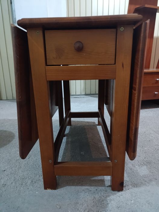 Conjunto de mesa e 4 bancos