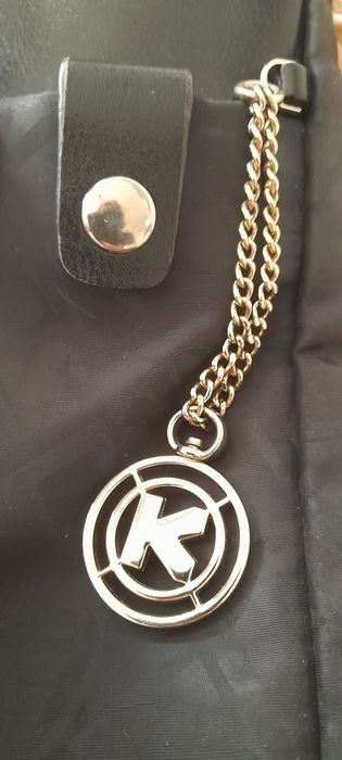 Czarna torebka listonoszka Kazar