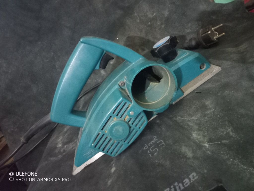 Фрезер Makita RP 1801F