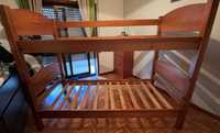 Beliche com escada, opcional camas solteiro de pinho mel.