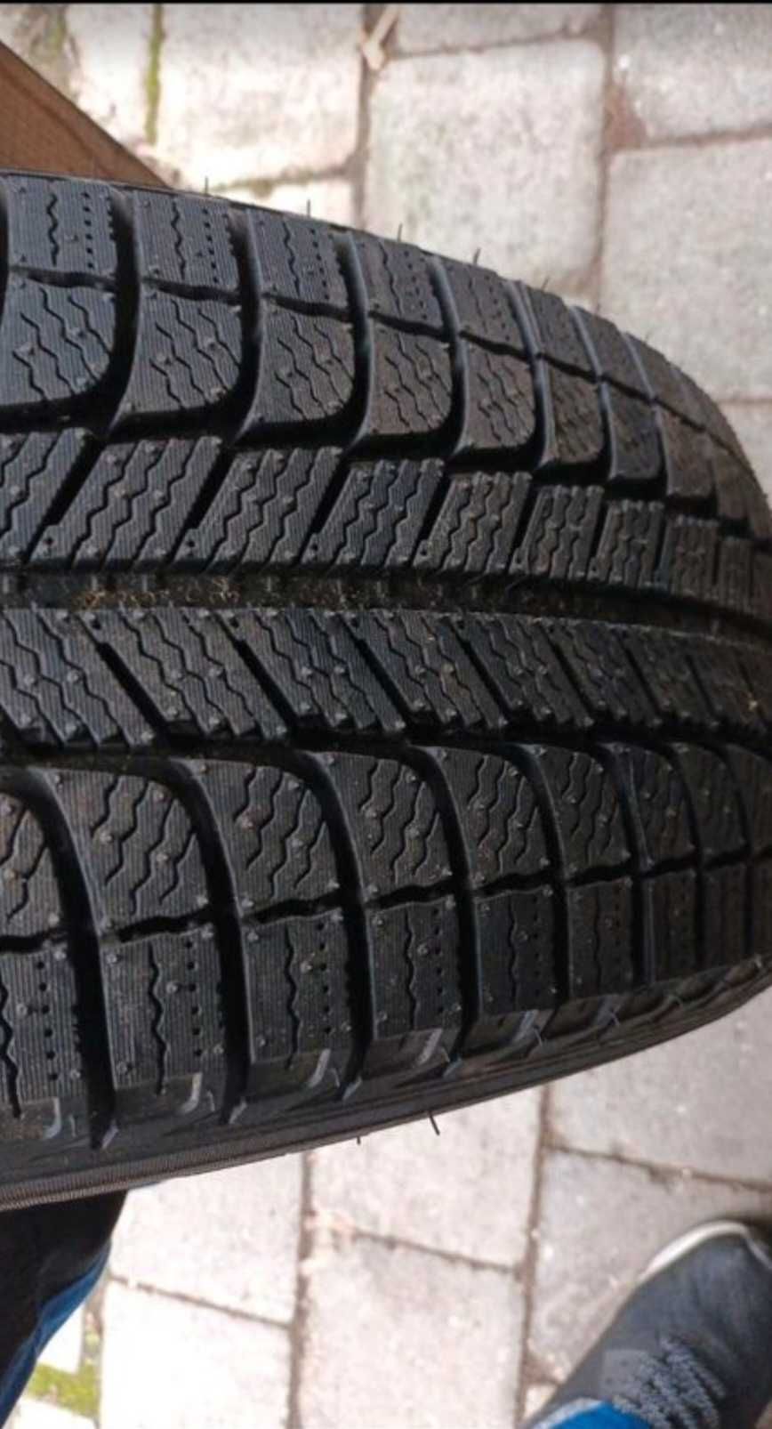 Шины новые Michelin X-ice 215/60/17 R17 зима