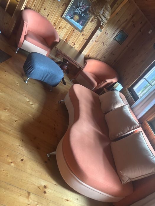 Zestaw wypiczynkowy sofa fotele pufa stół - ława