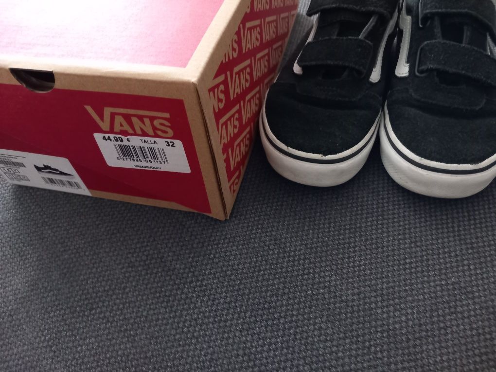 ténis marca Vans, tamanho 32