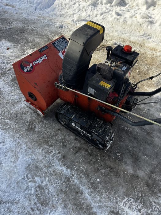 Odśnieżarka spalinowa na gąsienicach wirnikowa pług do sniegu yard man