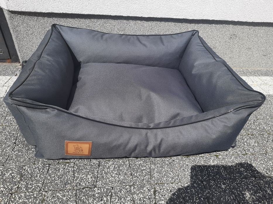 Szara kanapa dla pieska