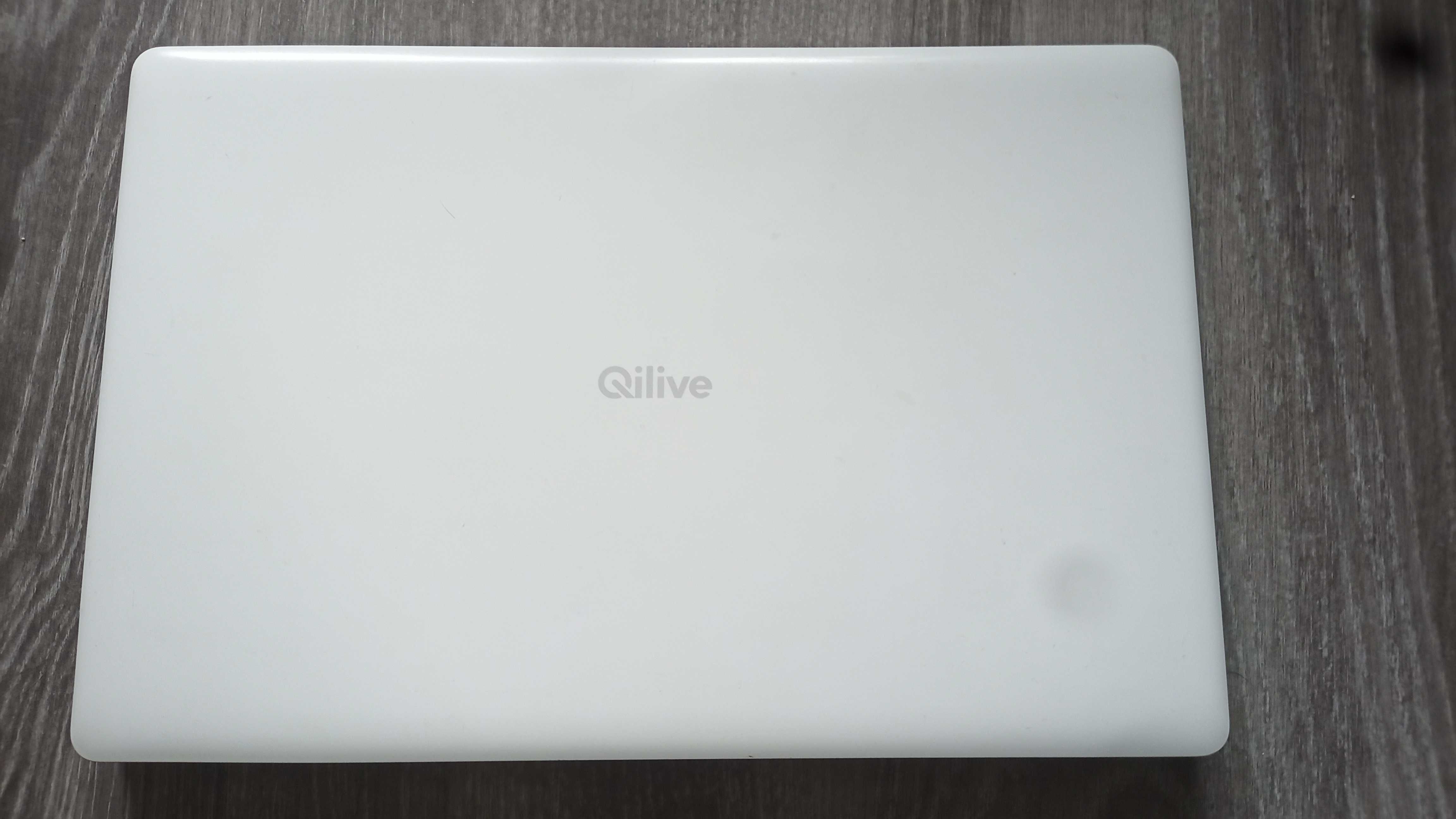 Portátil QILIVE Q9 + Ac Adapter