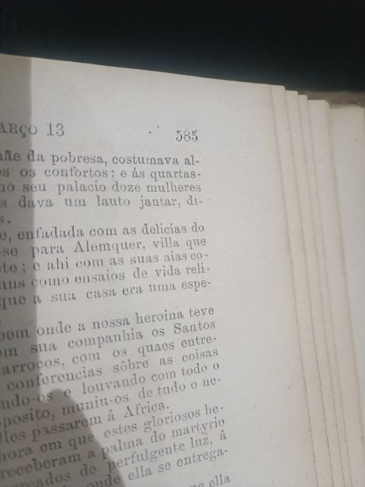 Livro religioso antigo