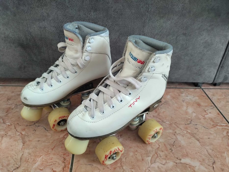 Patins com 4 rodas tam 33