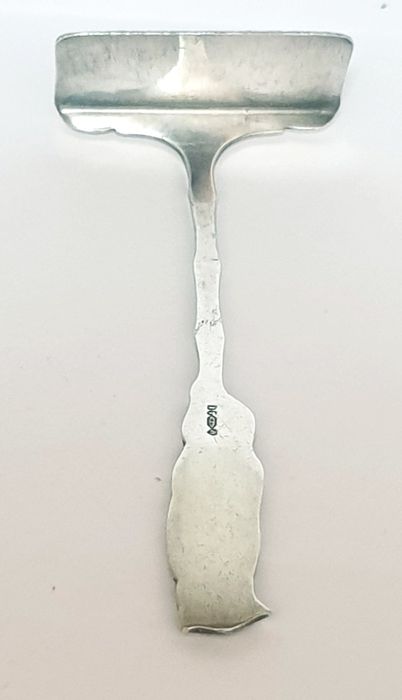 Lindissimo antigo empurrador de papas padrão gato com banho em prata