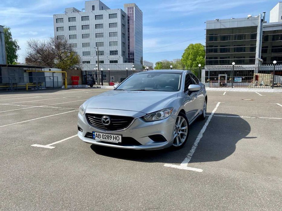 Продам власний автомобыль Мазда 6