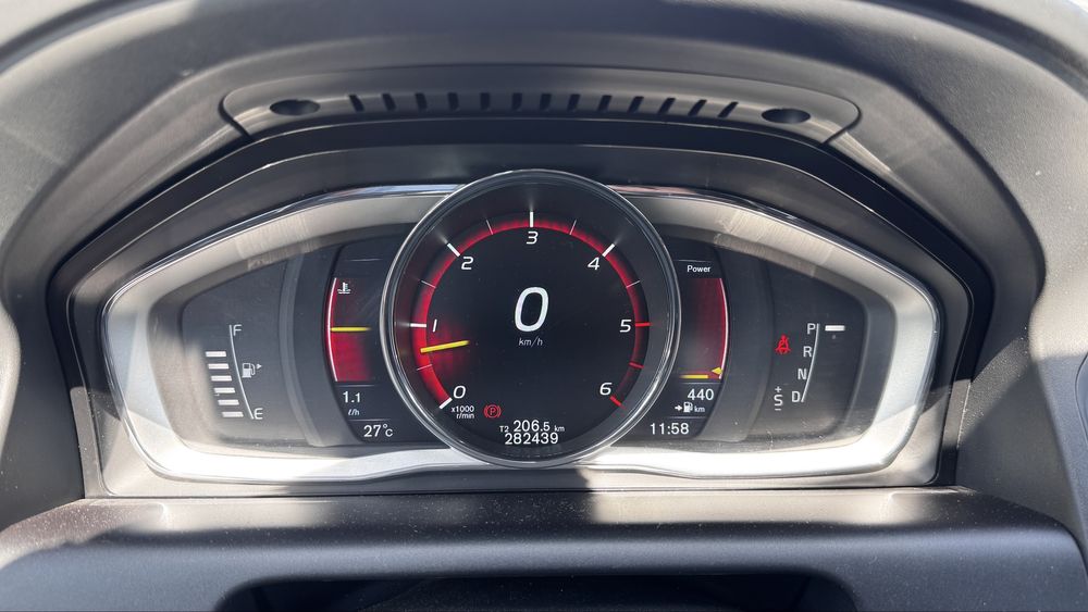 Volvo XC60 2.4D AWD 4x4 automat hak