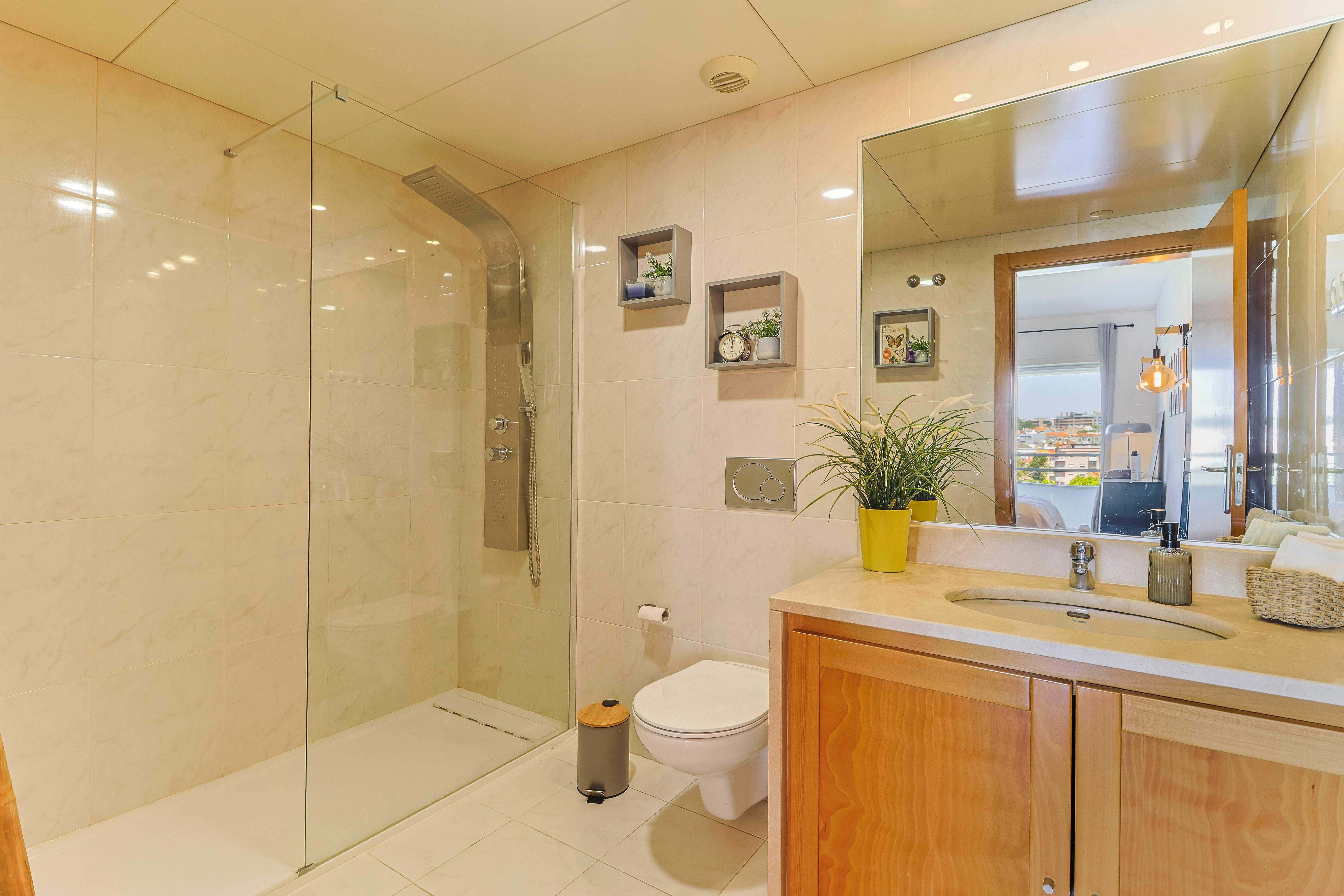 T3 , 3 WC's, 2 Lugares de Garagem com 183Mt2 Parque das Nações