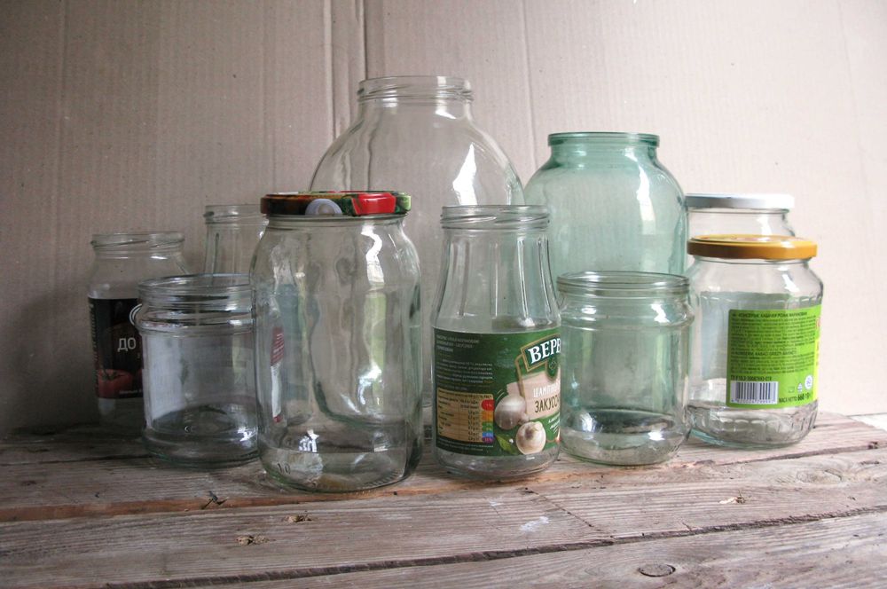 Банки стеклянные .