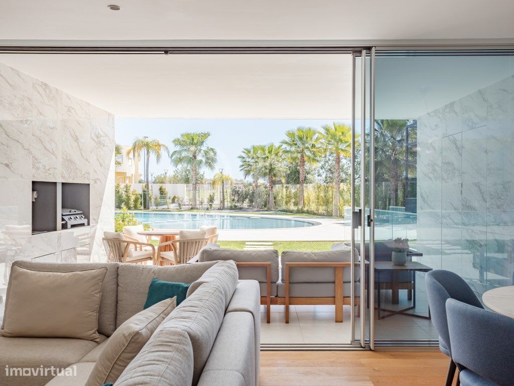 Apartamento T2 com garagem no LAKE 24, em Vilamoura, Algarve