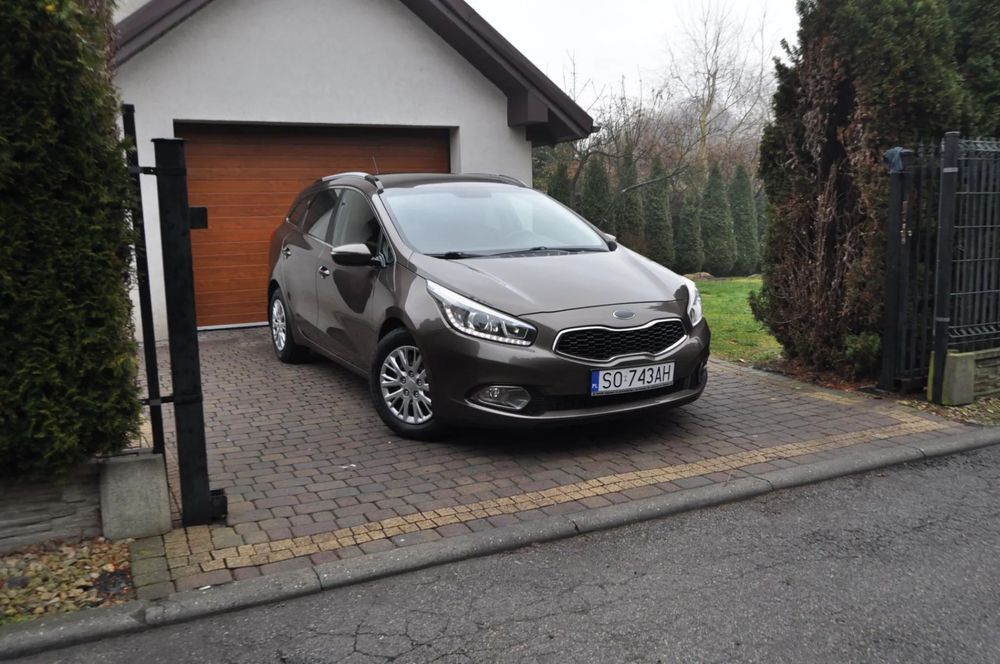 Kia Ceed 1.6 i135PS. Led Navi Camera Climatronic Parctronic Servis