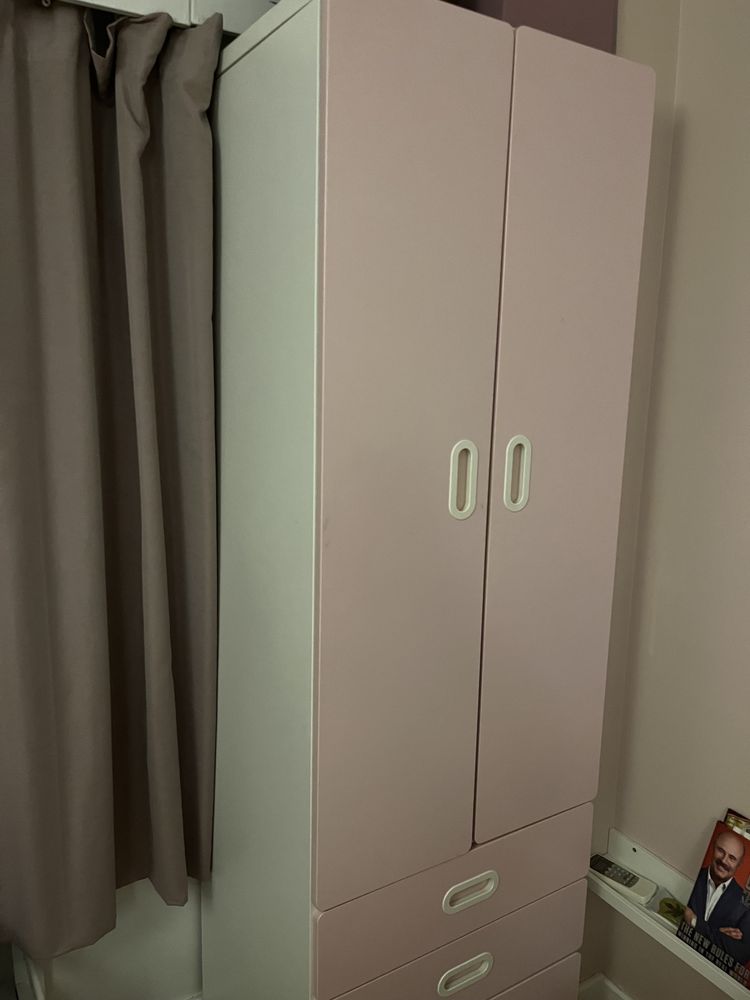 Roupeiro rosa ikea