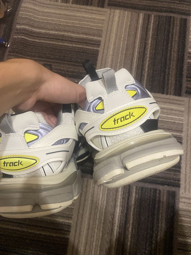 Продам balenciaga track