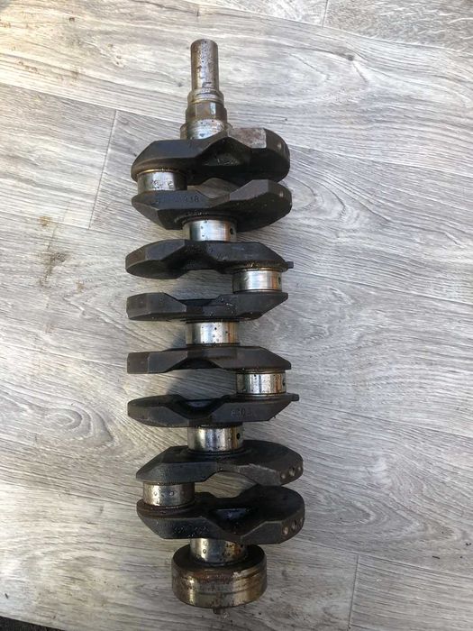 Коленвал Шкив коленвала Насос масляный Шатун Поршень Крышка Ford Focus