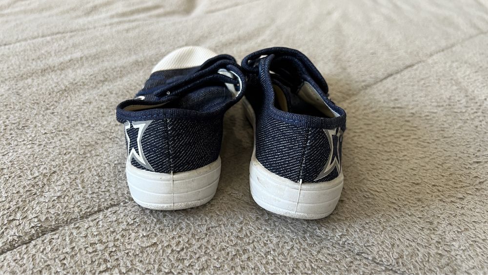 Продам детские тканевые мокасины