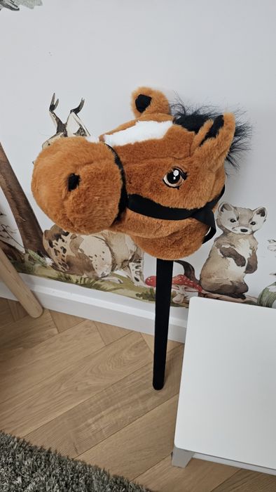 Koń na kiju z dźwiękiem kopyt hobby horse