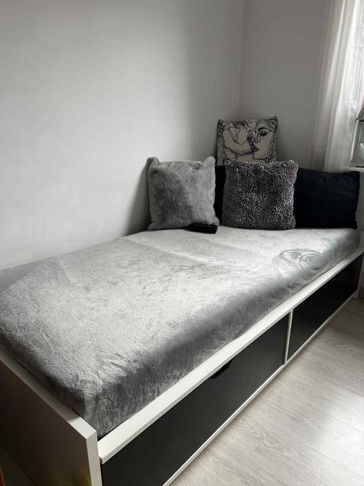 Łóżko jednoosobowe ze stelażem i 2 szufladami