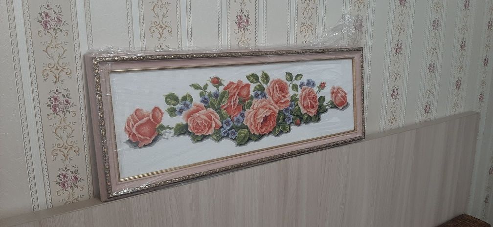 Вышитая крестиком картина "Розы"