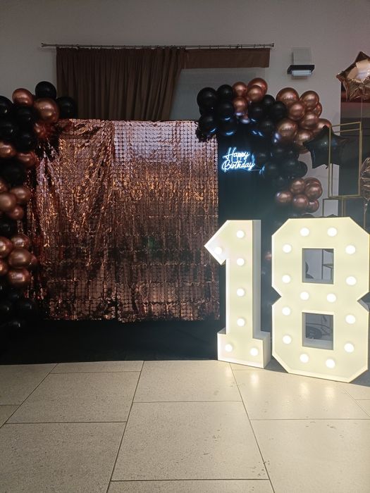 Cyfra liczba 18 LED na urodziny osiemnastkę, roczek, 8 urodziny lub 81