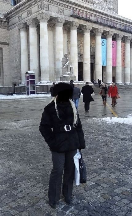 Czarna czapka z lisa