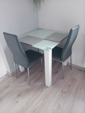 Szklany stół+dwa krzesła