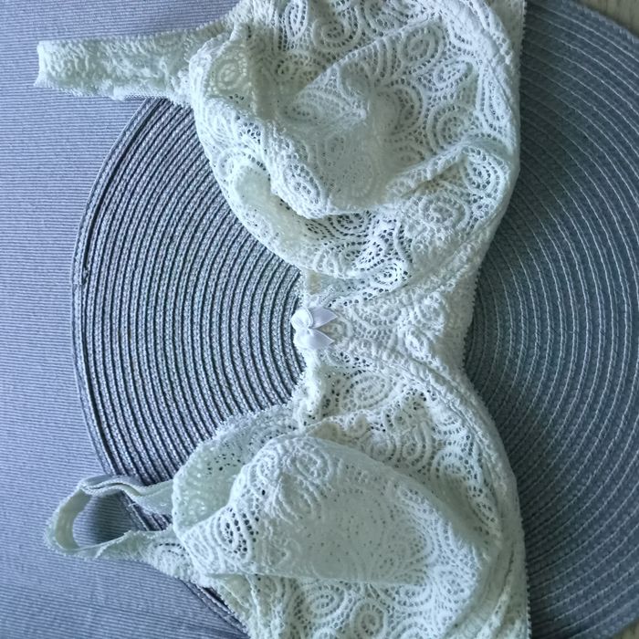 Biustonosz duży, miękki, koronkowy Schiesser 90F