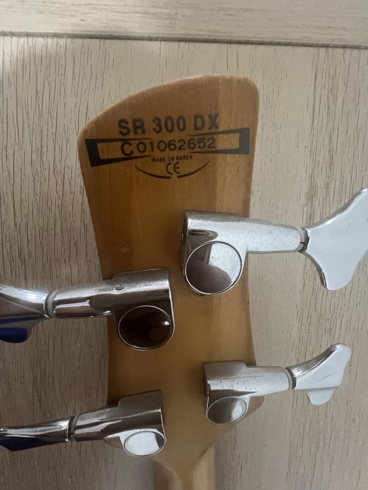 Ibanez SR300DX bass