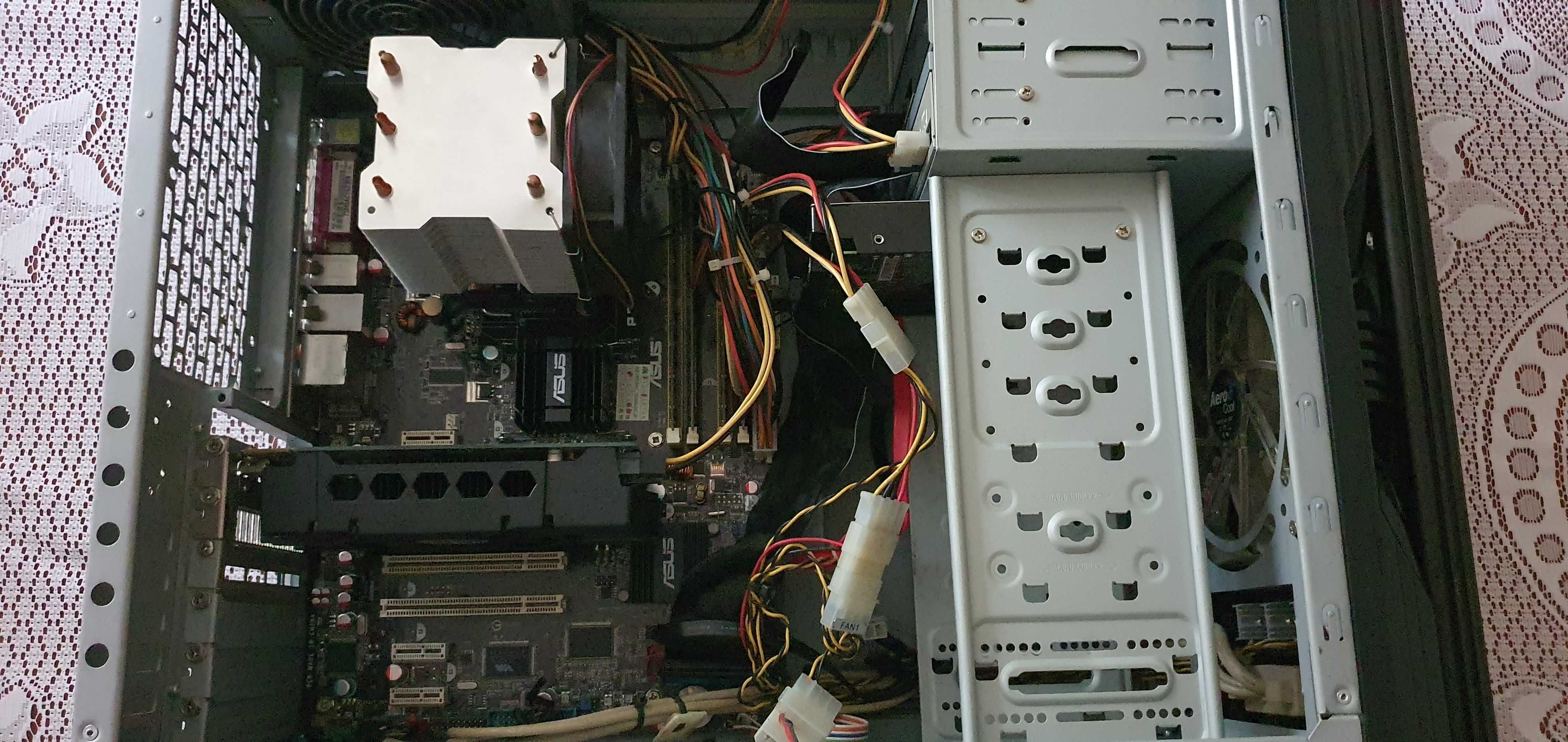 Komputer z Intel Core Quad 8GB DDR2 Radeon 500GB