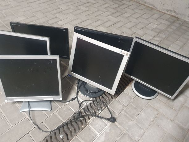 7 małych monitorów vga