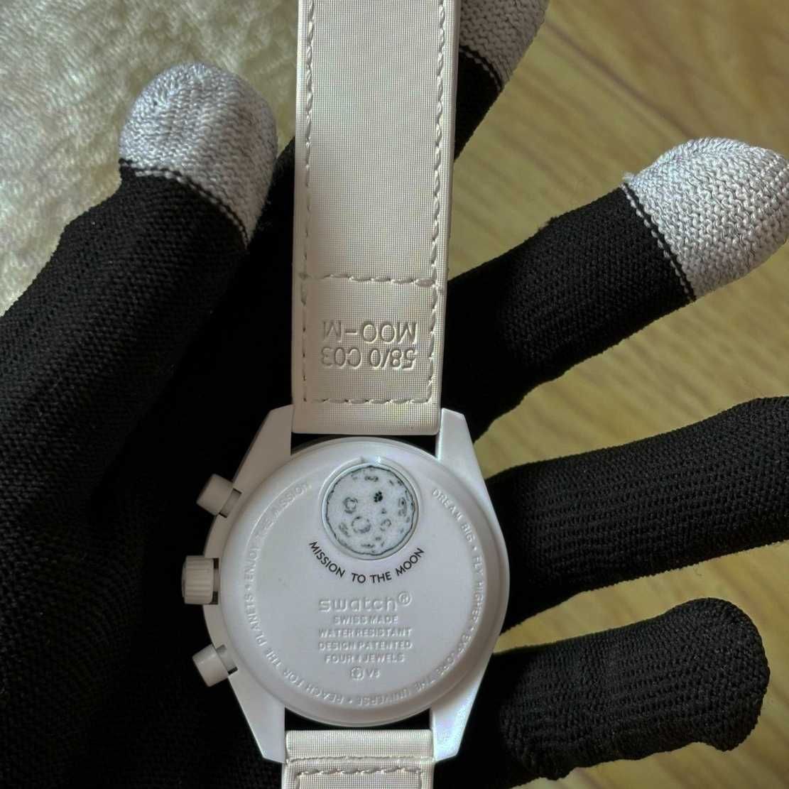 Zegarek Omega Swatch Biały Snoopy SO33W700 - second-hand, sprawny