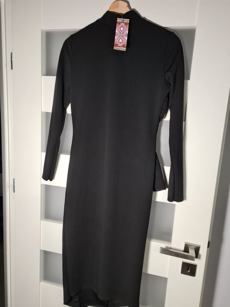 Sukienka Boohoo midi elegancka falbana długi rękaw