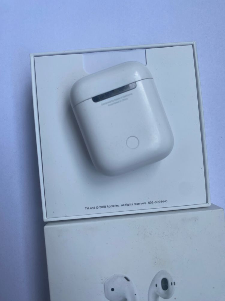 Apple AirPods 2 with charging case original
