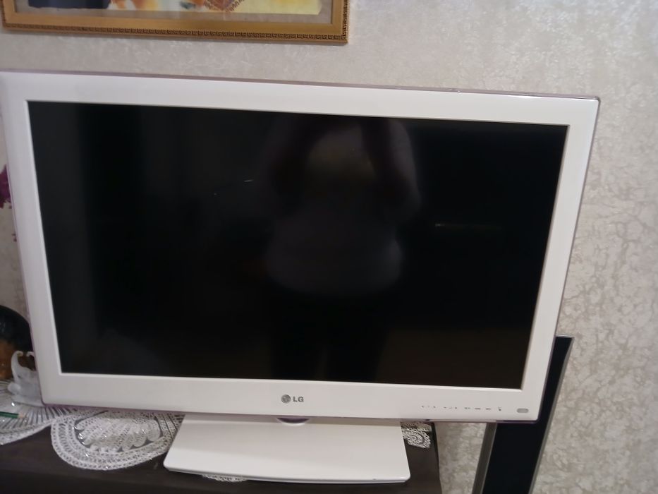 Продаю б/в телевізор LG