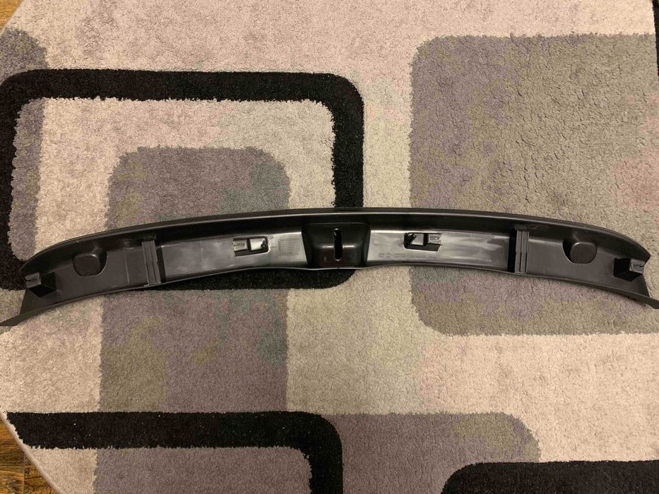 Центральное крепление , левое , правое ,Накладка задней панели Model Y