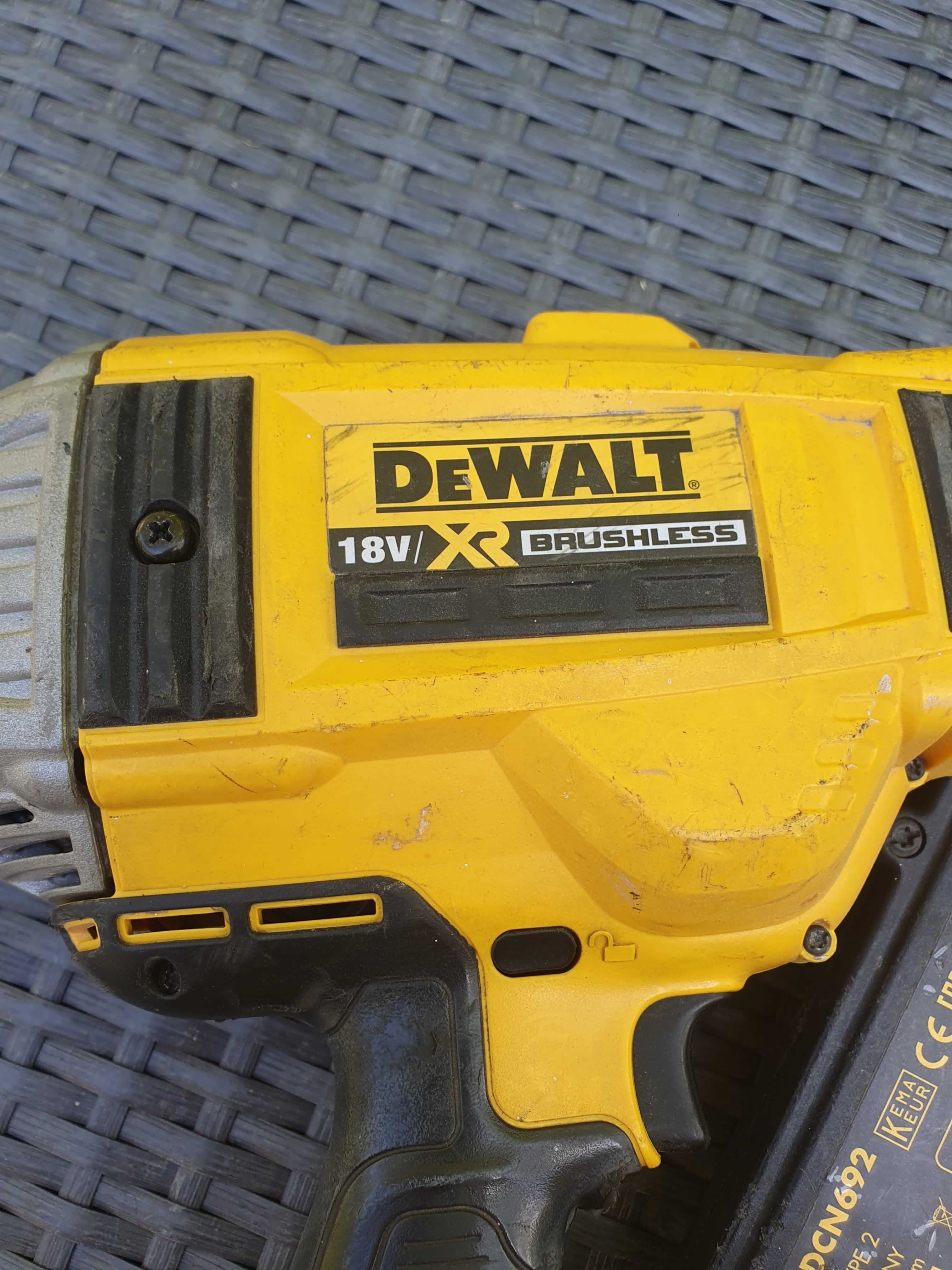 Gwozdziarka akumulatorowa DeWalt DCN692 w pelni sprawna