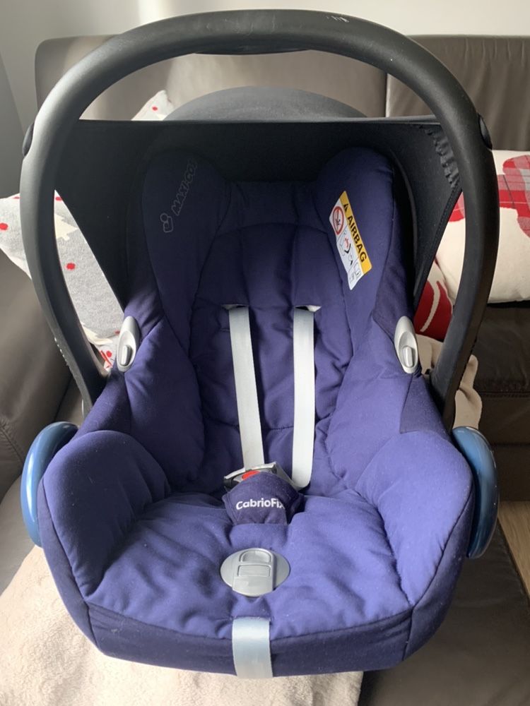 Maxi cosi cabrio fix fotelik z moskitiera i wkładka dla niemowlaka